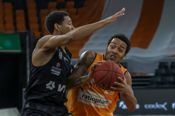 球场四处都 球场四处都