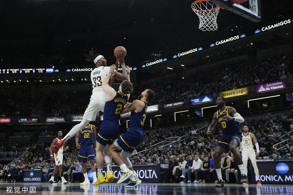 她与搭档在 她与搭档在